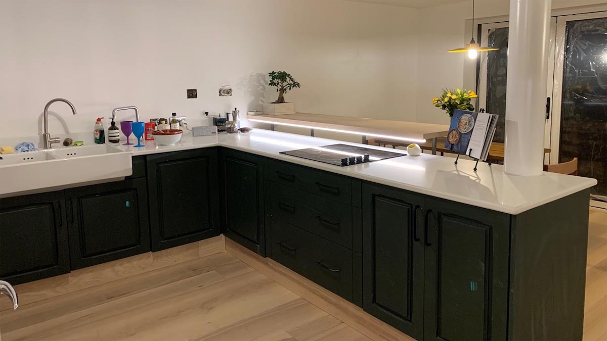 kitchen with hob and dining table