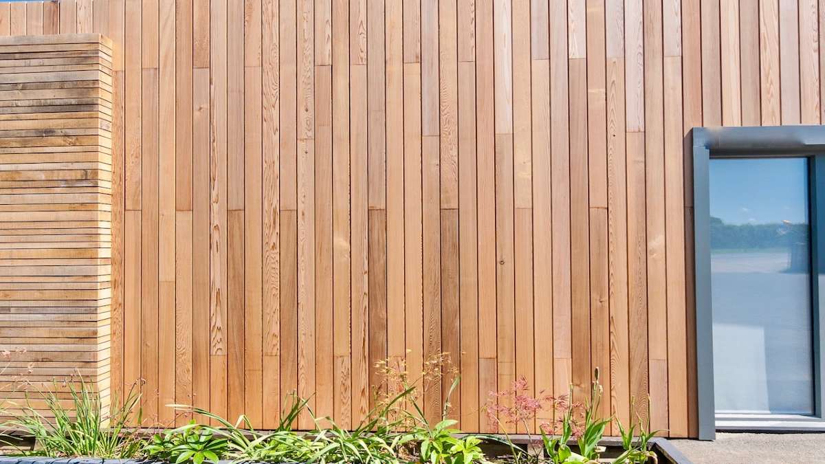 How to Fix Converging Verticals with Lightroom Transform Lenscraft