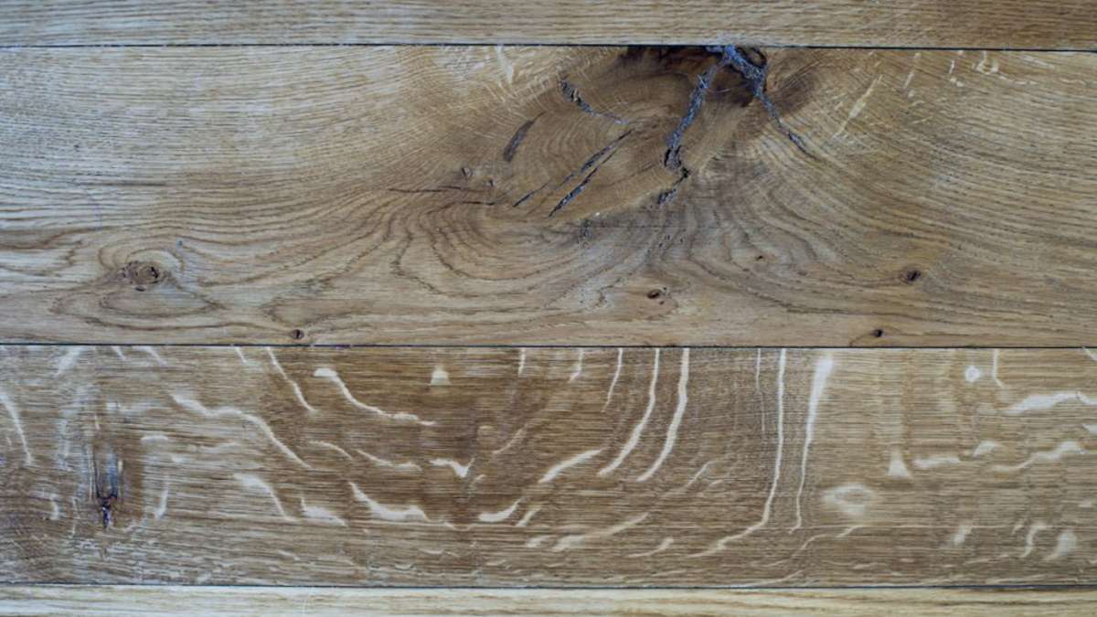 rustic grade oak flooring grain close up