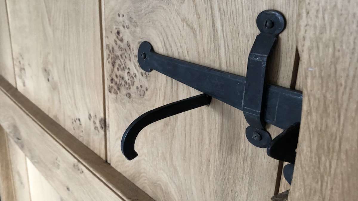bespoke solid oak door close up of grain with black ironmongery