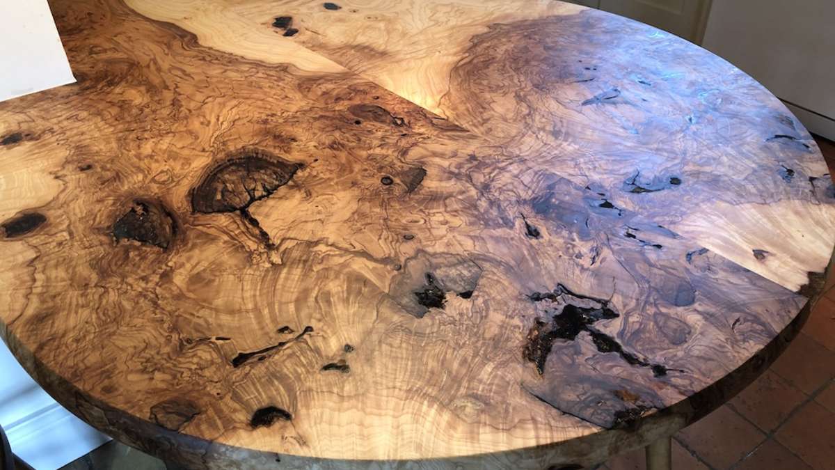 Round ripple ash table with heavy grain markings